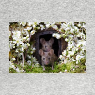 George the mouse in a log pile house - SPRING T-Shirt